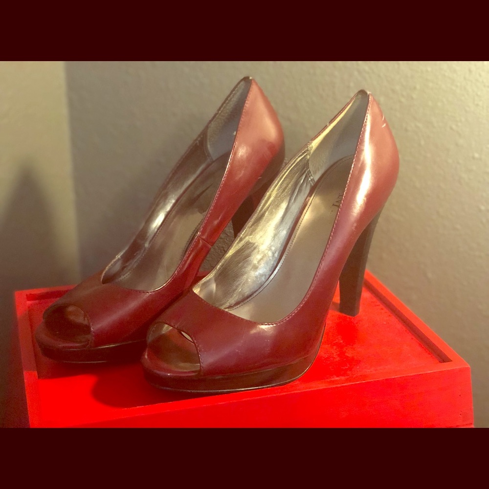 4-5 in heels with platform in deep red shiny